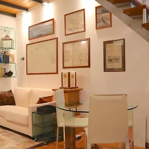 Charming In The Navigli District - 4 People Appartamento
